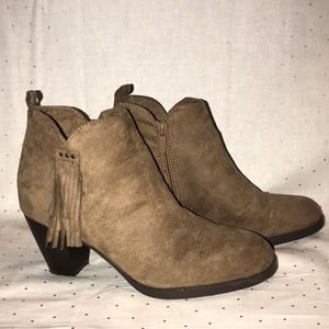 Size 9 Taupe Bongo booties